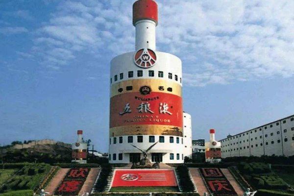 中国四大最丑建筑盘点 大闸蟹忍了，王八忍了，看到它彻底凌乱
